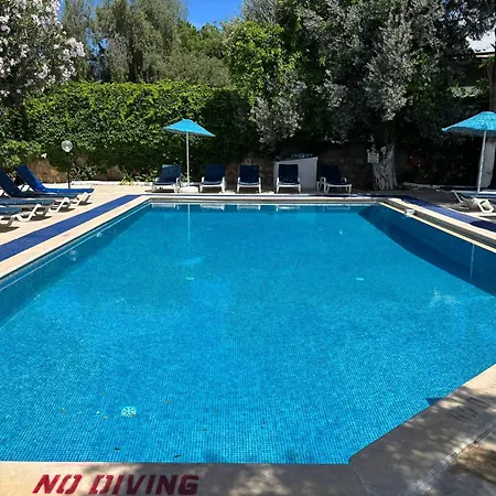 居姆贝特阿里巴巴酒店 2*